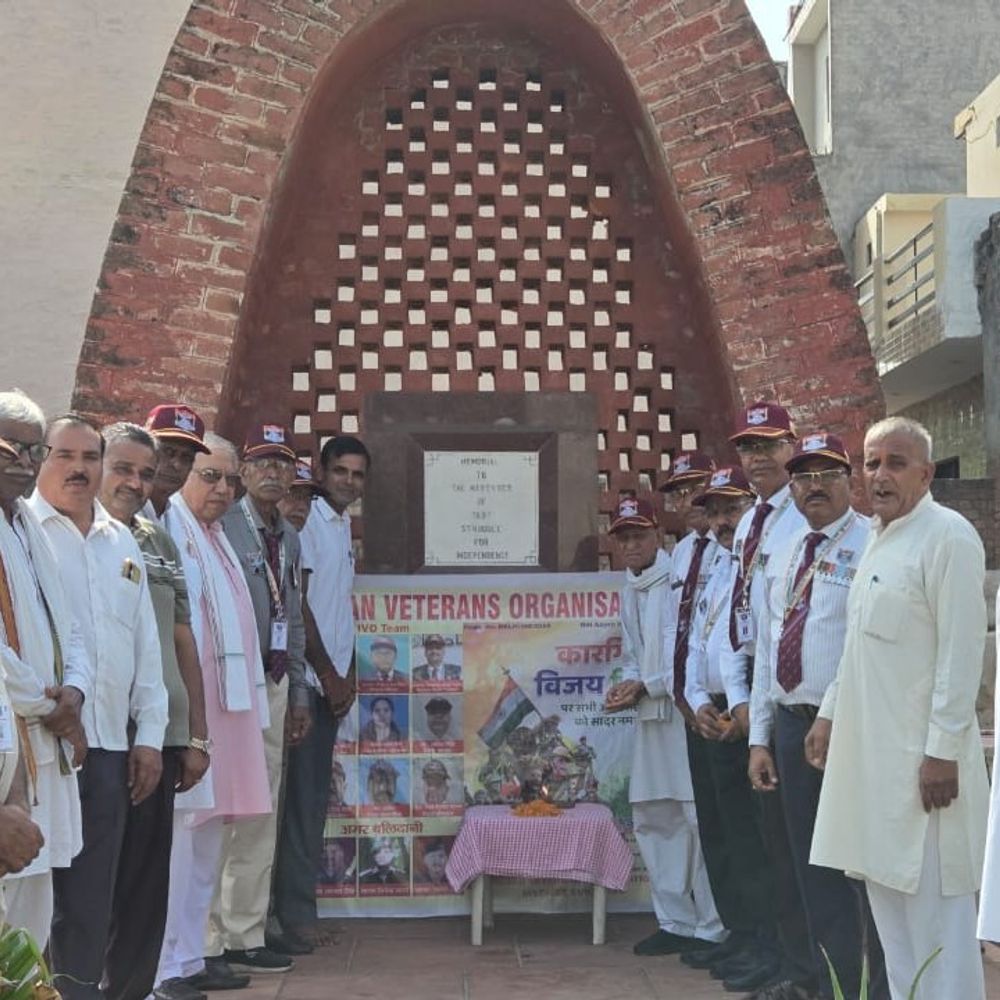 कारगिल विजय दिवस पर शहीदों को श्रद्धांजलि:पूर्व सैनिकों ने वीरों के बलिदान को किया नमन, बोले-शहीदों के बलिदान को भुला नहीं सकते