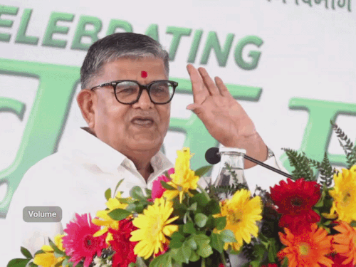 प्रशासक का अफसरों पर तंज, गप्पें और झूठ बंद करें:वन महोत्सव में इतने पौधे लगाए कि धरती पर इंच जगह खाली न रहे