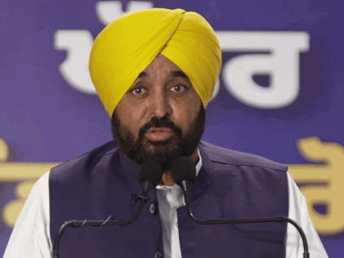 पंजाब में प्राइवेट स्कूलों के खिलाफ कानून बना:सालाना फीस बढ़ाने की लिमिट फिक्स; इससे ज्यादा बढ़ी तो मान्यता रद्द, ₹5 लाख तक जुर्माना
