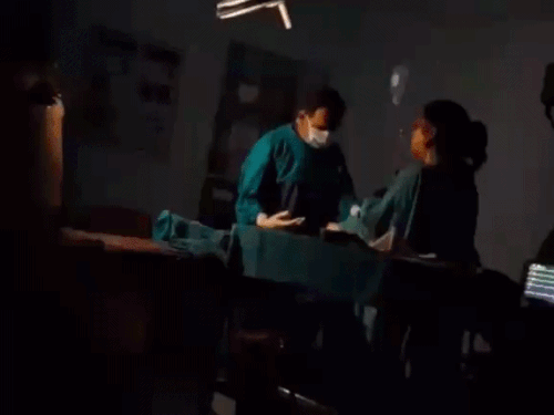 मोबाइल टॉर्च में सिजेरियन डिलीवरी मामले की जांच तेज:डॉक्टर, नर्स, बिजली कर्मचारी और स्टाफ से होगी पूछताछ; जांच में इनवर्टर की तकनीकी खराबी आई सामने