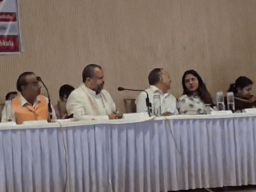 पंचकूला में जनऔषधि केंद्र की लोकेशन से सांसद नाराज:2 साल से बिना कनेक्शन पड़े सोलर पैनल; पयर्टन विभाग अधिकारियों को फटकारा