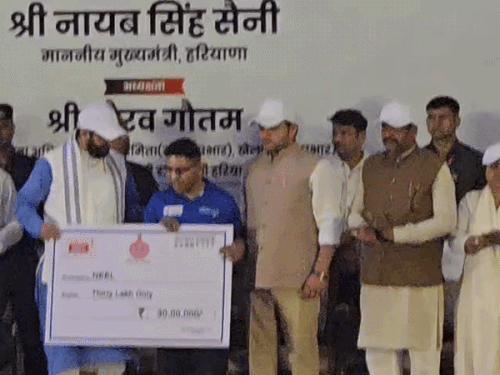 पंचकूला में 198 खिलाड़ियों को 20.59 करोड़ कैश अवार्ड वितरित:CM बोले- AI तकनीक सिखा सकती है, जुनून नहीं माप सकती