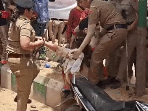 गुरुग्राम में सुंदरकांड पाठ को लेकर सियासत जारी:कांग्रेसी बोले-निमंत्रण देकर पिटवाया, भाजपा जिलाध्यक्ष-ये ड्रामा करने वाले, पुलिस ने अच्छा जवाब दिया