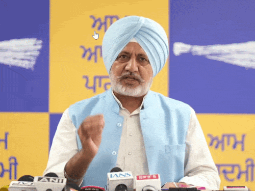 AAP ने पंजाब कांग्रेस पर टिकट बेचने के लगाए आरोप:पन्नू बोले- डिफेंडर के बदले टिकटें बंटी, अब हेलिकॉप्टर तक पहुंच सकती है बात