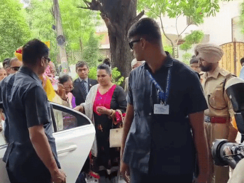 पंचकूला पहुंचे पूर्व राष्ट्रपति रामनाथ कोविंद:पूर्व मंत्री धनखड़ के आवास पर स्वागत, राज्यपाल और मंत्री भी रहे शामिल