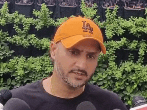 हाईकोर्ट का भज्जी को झटका, सिक्योरिटी बहाल करने से इनकार:कहा- गद्दार लिखना खतरा नहीं, सुरक्षा वापसी का फैसला पार्टी छोड़ने से पहले का