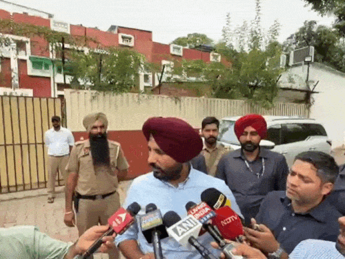 कांग्रेस में कोई गुटबाजी नहीं, सभी इक्ट्‌ठे दिखेंगे:वडिंग बोले- चन्नी, बाजवा, रंधावा हमारे वरिष्ठ; सीएम फेस का फैसला राहुल गांधी करेंगे