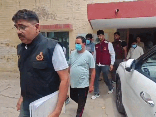 फर्जी दुल्हन बनकर ठगी करने वाले गिरोह का भंडाफोड़:पति-पत्नी समेत 5 गिरफ्तार, नूंह हिंसा के आरोपी बिट्टू बजरंगी को बनाया था शिकार,40 हजार ठगे