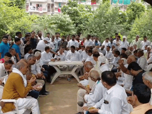 सोतई में कूड़ा डंपिंग यार्ड का ग्रामीणों ने किया विरोध:राज्य मंत्री राजेश नागर से लगाई गुहार, नागर बोले- सीएम के सामने रखेंगे मामला