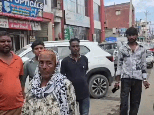 यमुनानगर में बुआ राम-राम कहकर बुजुर्ग महिला से लूट:51 हजार छीनकर भागा युवक, पहले बाइक से बैंक छोड़कर गया था