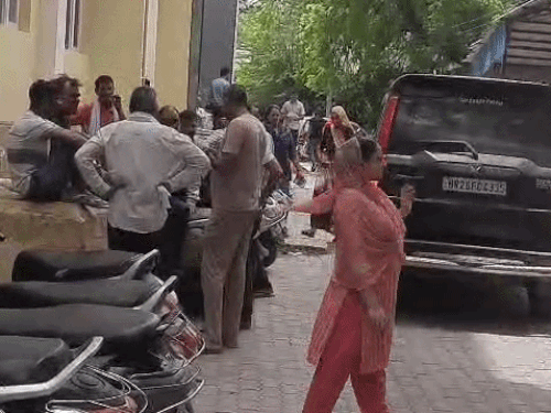 रेवाड़ी में युवक ने फांसी लगाकर सुसाइड किया:2 बहनों का इकलौता भाई था; दीवार पर लिखा मिला- पागल प्रेमी…आशु, माई जान