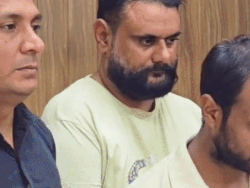 रिटायर्ड एयर मार्शल से 2.65 करोड़ की साइबर ठगी:गुरुग्राम पुलिस ने 6 आरोपी दबोचे; 3 लैपटॉप, 16 मोबाइल फोन और 90 एटीएम कार्ड बरामद