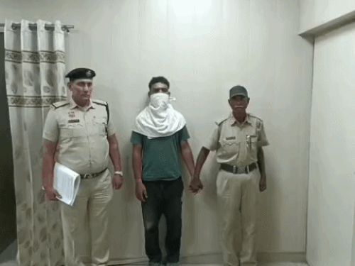 शराब सेल्समैन को बोतल मारकर लूट करने का आरोपी गिरफ्तार:सीसीटीवी के आधार पर पकड़ा गया; चोरी की बाइक से पहुंचा था आरोपी