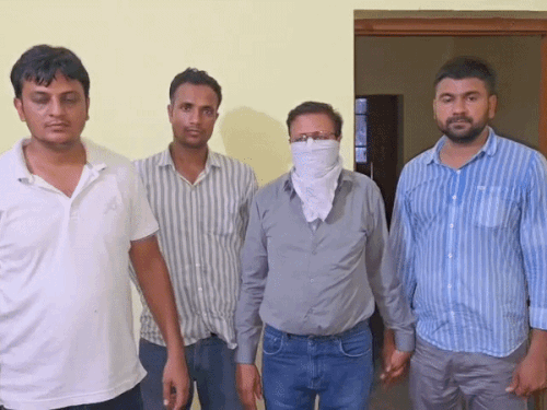 2 लाख की रिश्वत लेते नायब तहसीलदार गिरफ्तार:झज्जर में जमीन के कागजात ठीक करने के ₹2.50 लाख मांगे; ₹50 हजार पहले ले चुका था