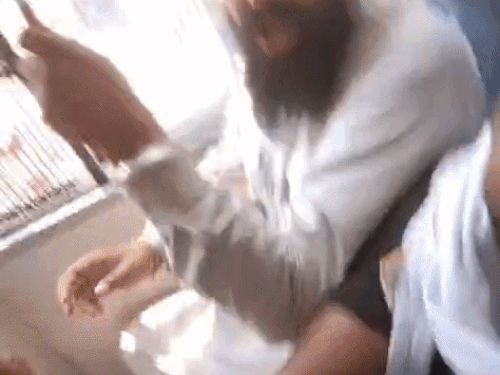 चंडीगढ़ में कैब ड्राइवरों को पुलिस ने उठाया:चौक पर धरना देने जा रहे थे, प्रशासन के खिलाफ की नारेबाजी; मांगें पूरी न होने तक आंदोलन