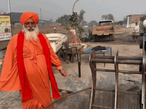 संत सीचेवाल की लुधियाना निगम-PPCB अफसरों को दो टूक:बुड्ढा दरिया में गोबर फेंका तो कटेगा बिजली कनेक्शन, लगेगा जुर्माना, एनवाइयरमेंट कंपनसेशन भी वसूलेंगे