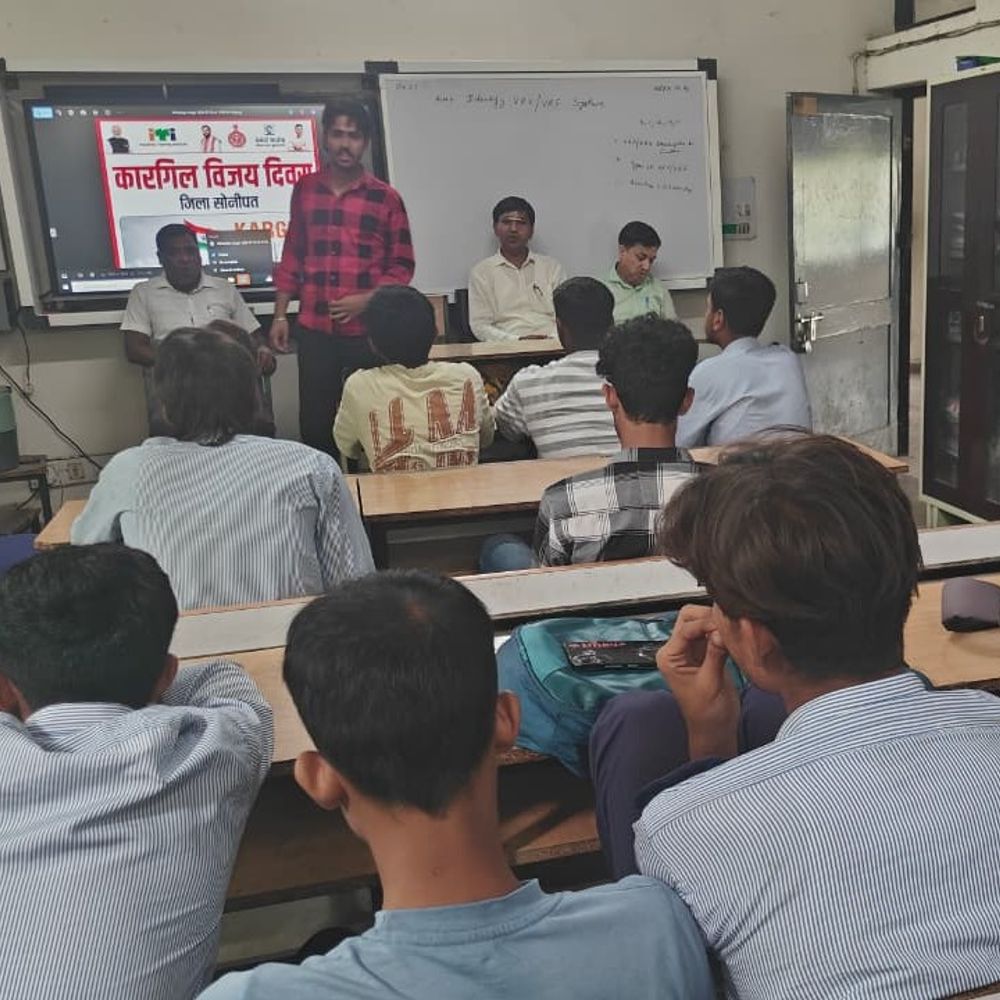 सोनीपत में कारगिल विजय दिवस मनाया गया:शहीदों को श्रद्धांजलि दी, विद्यार्थियों ने दी देशभक्ति प्रस्तुतियां, डॉक्यूमेंट्री भी दिखाई गई