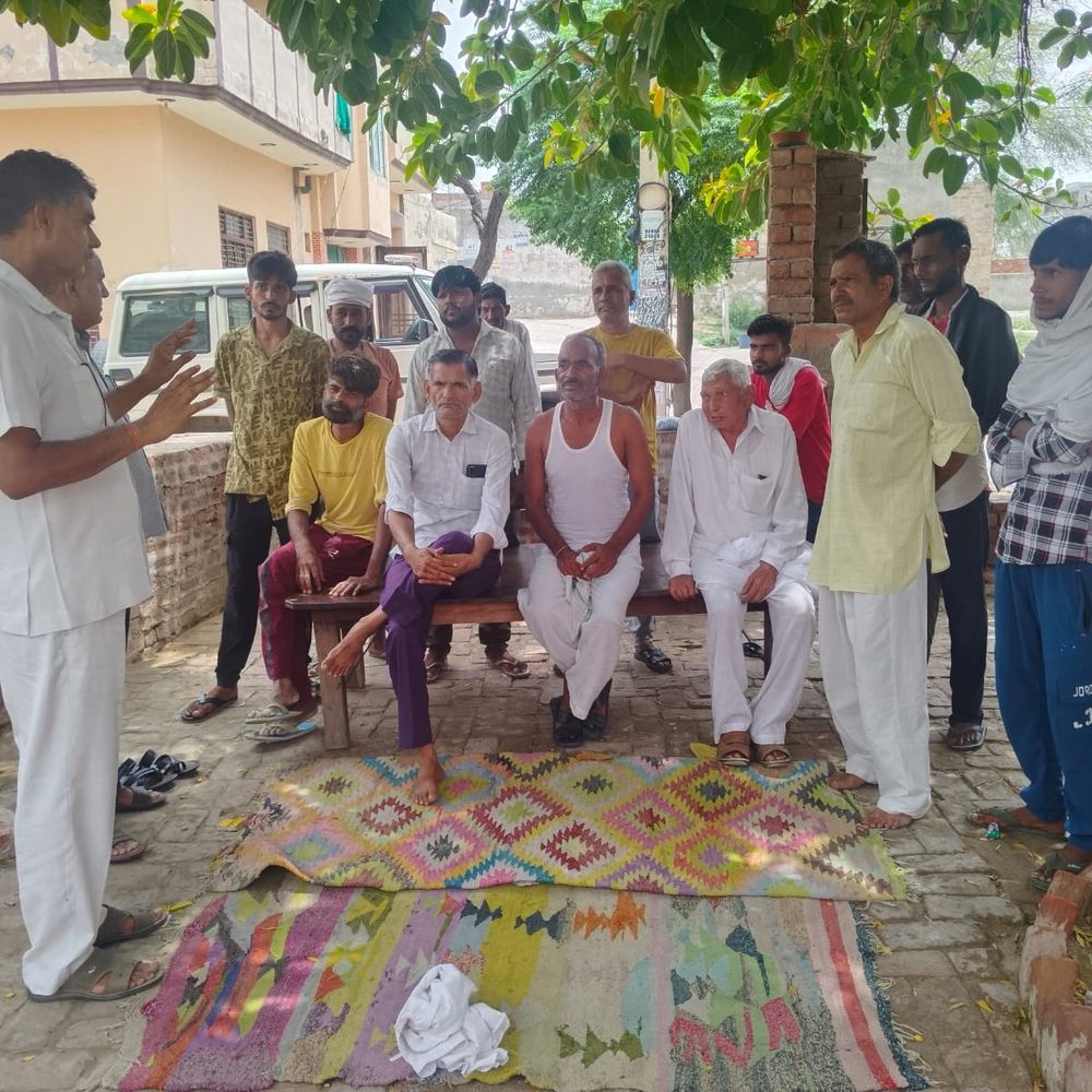 हिसार में नशा मुक्ति अभियान में जागरूकता-उपचार पर जोर:बहबलपुर और बरवाला क्षेत्र में पहुंची टीम; पहले दिन 15 नशा पीड़ितों को दवा-काउंसलिंग