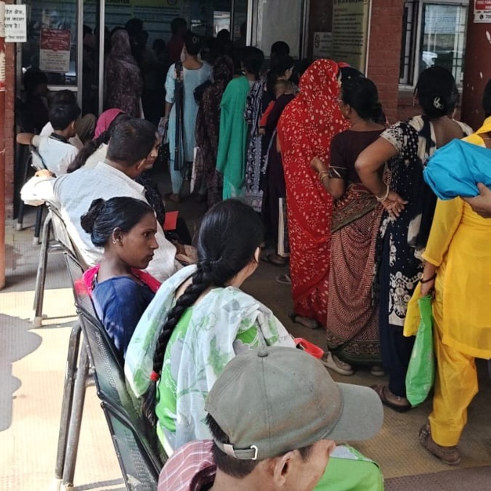 कालका सिविल अस्पताल से बिना इलाज के लौटे मरीज:नहीं बन सका रजिस्ट्रेशन कार्ड, यूपीएस में आया फाल्ट, शाम तक दूर होगी समस्या