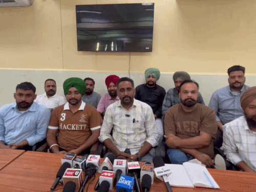 पंजाब में हड़ताल पर जा सकते हैं एंबुलेंस कर्मचारी:मान सरकार को 15 दिन का अल्टीमेटम; आर-पार की लड़ाई का किया ऐलान