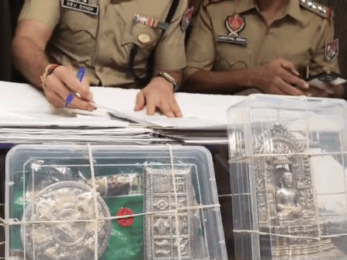 लुधियाना के जैन मंदिर में मजदूरों ने की थी चोरी:अमीर बनने के लालच में की वारदात; काम ढूंढने के बहाने करते थे चोरियां