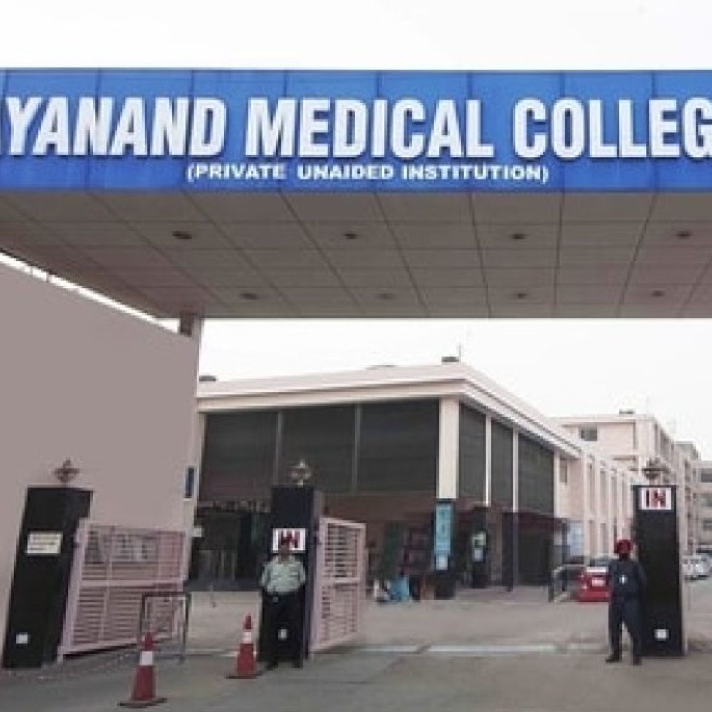 लुधियाना के डीएमसी अस्पताल में चोरी:सर्जरी यूनिट से कर्मचारी ने चुराया ड्रेसिंग का सामान, मरीजों की हेल्प के लिए रखा था