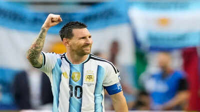 lionel-messi-scores-20th-world-cup-goal-extends-streak-to-8-games-and-takes-golden-boot-lead.jpg