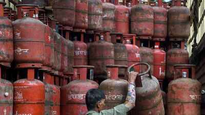 Commercial LPG prices cut by Rs 183.50; Delhi rate drops to Rs 2,930 | Delhi News