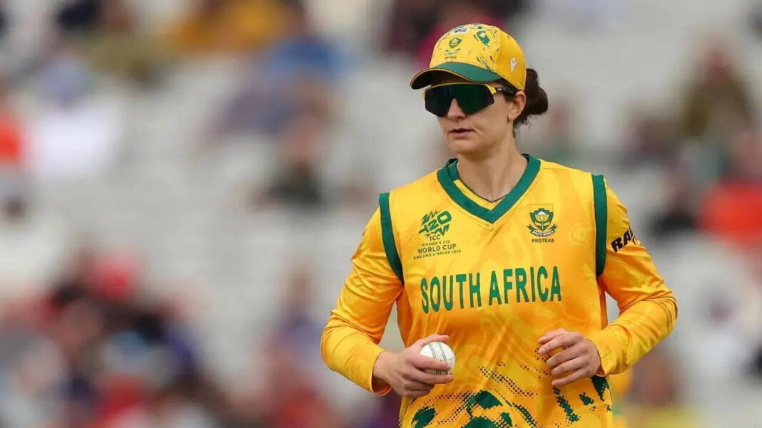 England Women 3/0 in 1.0 Overs