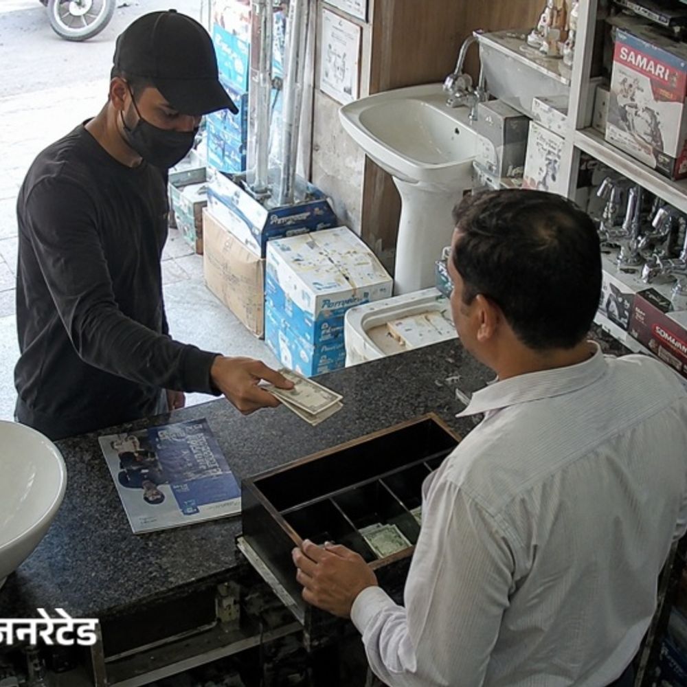 ग्राहक बनकर आया युवक, दुकान से 1.20 लाख चुराए:रानियां में सेनेटरी की दुकान में दिया वारदात को अंजाम, पुलिस खंगाल रही CCTV