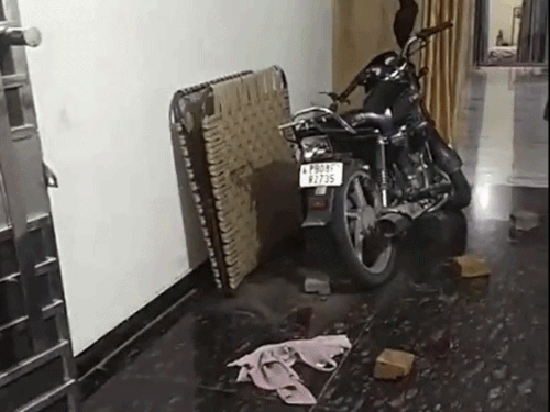 जालंधर में ₹20 हजार के विवाद में घर पर हमला:ईटों की हुई बरसात, जमकर हुई झड़प, पुलिस पर लापरवाही का आरोप