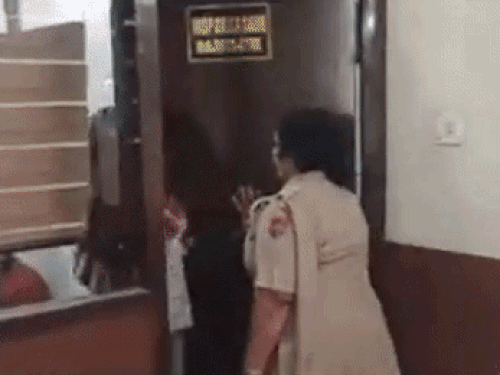 जल्द अमीर बनने के लिए युवक बना फर्जी IPS अफसर:10वीं पास, पत्नी ने छोड़ा; इंस्टा पर जालंधर की लड़की फंसाई; फिर उसी की बहन ठगी