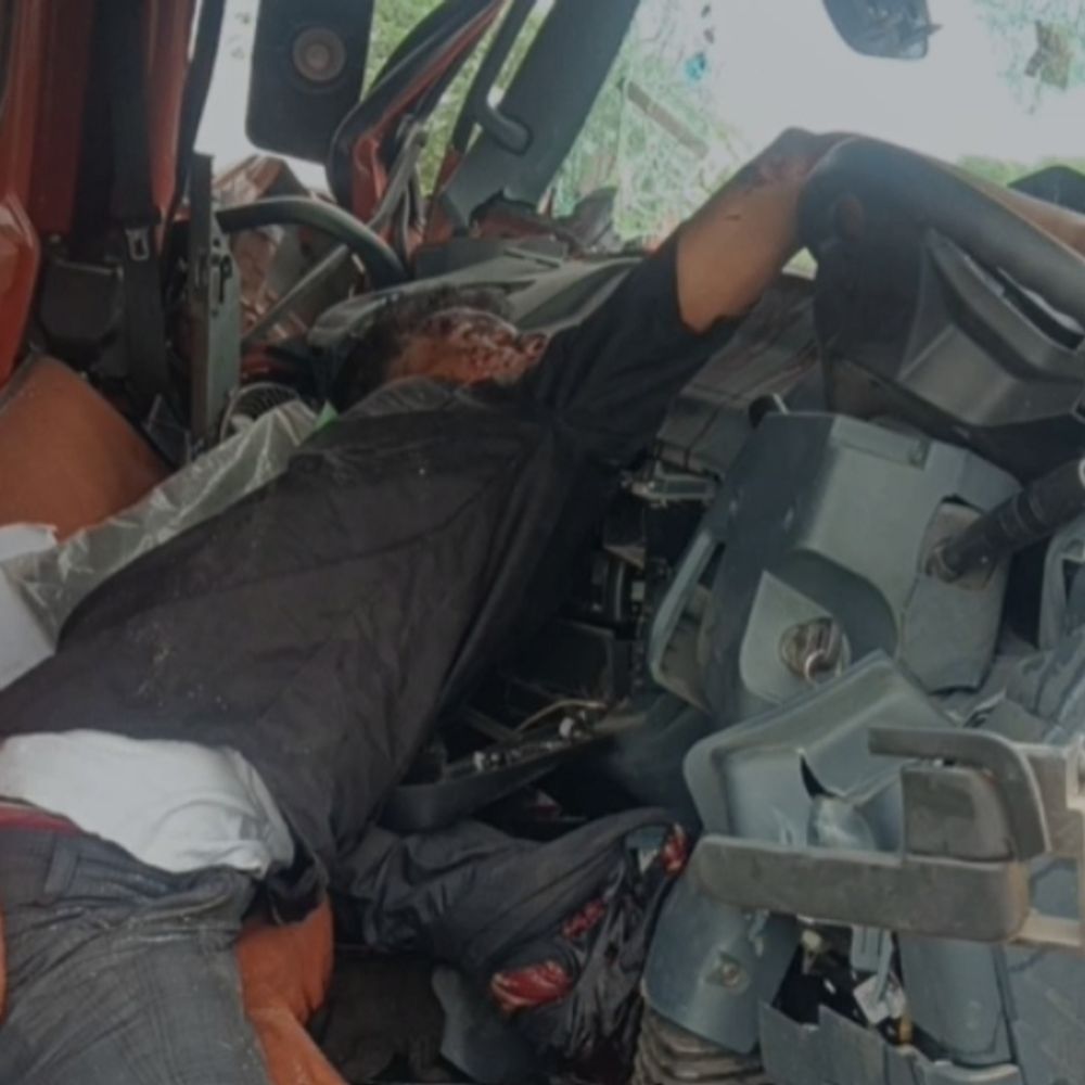 बहादुरगढ़ में 3 कैंटरों की टक्कर, तीन की मौत:एक अनबैलेंस होकर डिवाइडर से टकराया, दो पीछे से भिड़े; मृतकों की पहचान नहीं