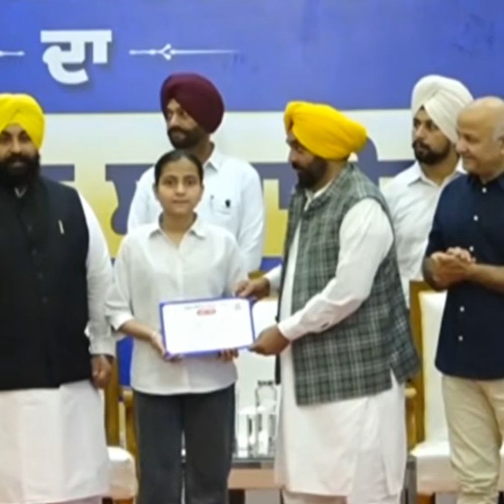 पंजाब सरकार ने किया NEET पास विद्यार्थियों का सम्मान:सिसोदिया व सीएम मान ने बच्चों को दी बधाई, प्रदेश में 881 छात्रों ने मारी थी बाजी