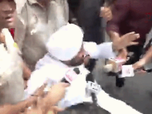Delhi News | Rahul Gandhi & Punjab MPs Detained Outside PM House