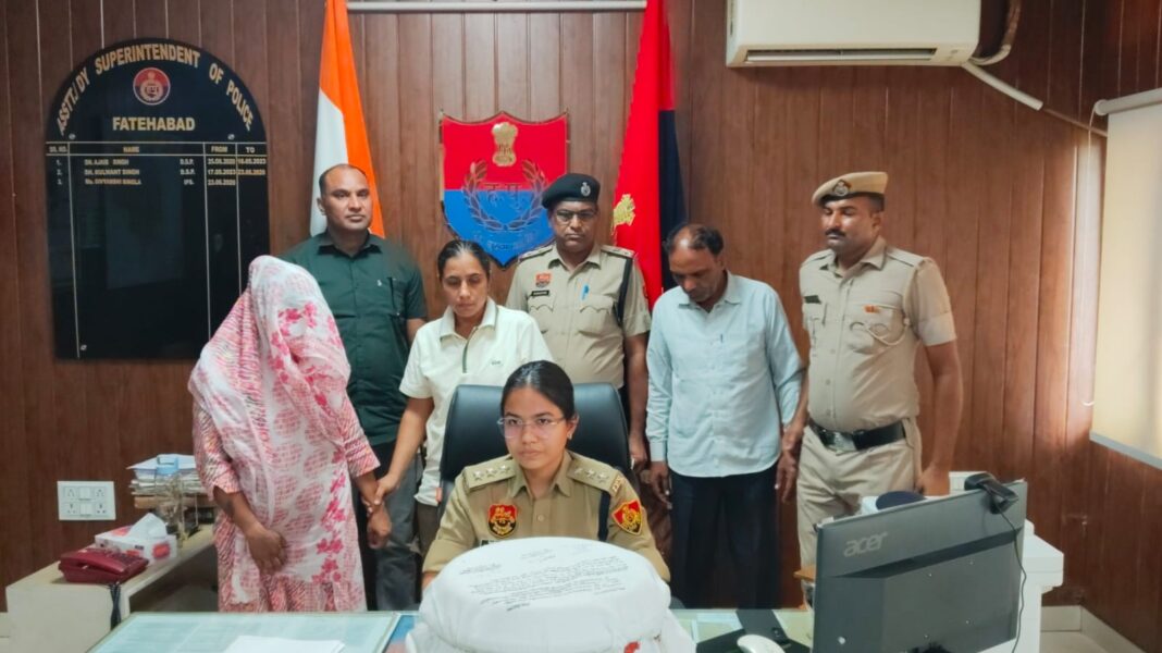 फतेहाबाद में यूटयूबर महिला संग अफीम तस्करी में गिरफ्तार:कार पर लगा था समाचार-पत्र का स्टीकर, एमपी से सिरसा-फतेहाबाद में करनी थी सप्लाई