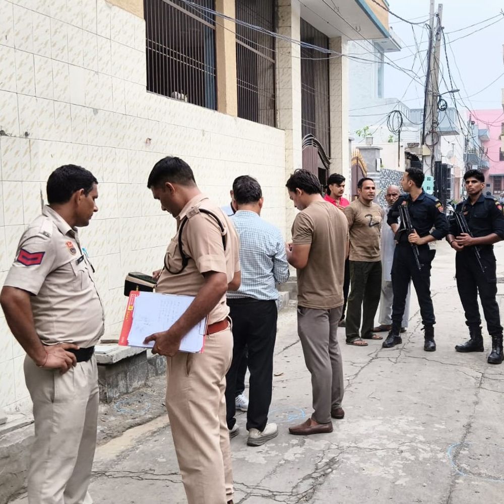 सोनीपत में शराब के नशे में SPO ने फायरिंग की:बुजुर्ग महिला के पैर में लगी गोली; परिजन बोले-पहले भी धमकी दे चुका