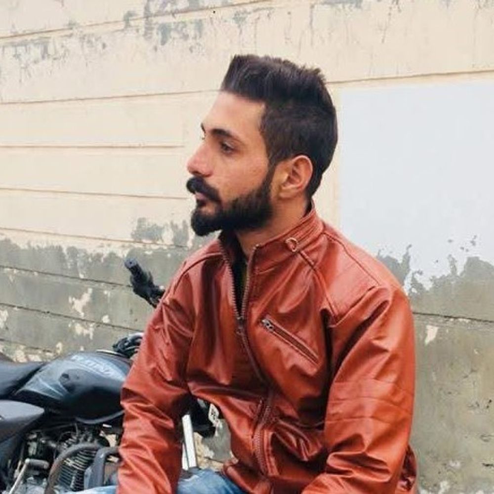 इंग्लैंड से लौटे NRI ने किया सुसाइड:लुधियाना में कमरे में बेड पर कुर्सी रखकर चुन्नी से लगाया फंदा; एक दिन पहले आया था गांव