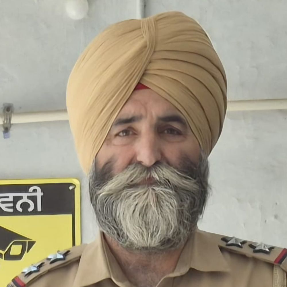 पंजाब पुलिस का SI हेरोइन के साथ गिरफ्तार:CIA ने घर से ड्रग मनी भी बरामद की; PAK से आए नशे को सप्लाई करवाता था