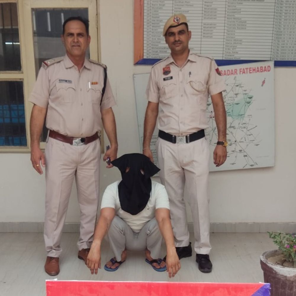 पूर्व-सरपंच हत्याकांड में निलंबित सरपंच गिरफ्तार:अब तक चार आरोपी पकड़ चुकी फतेहाबाद पुलिस; वारदात में प्रयुक्त क्रेटा कार बरामद