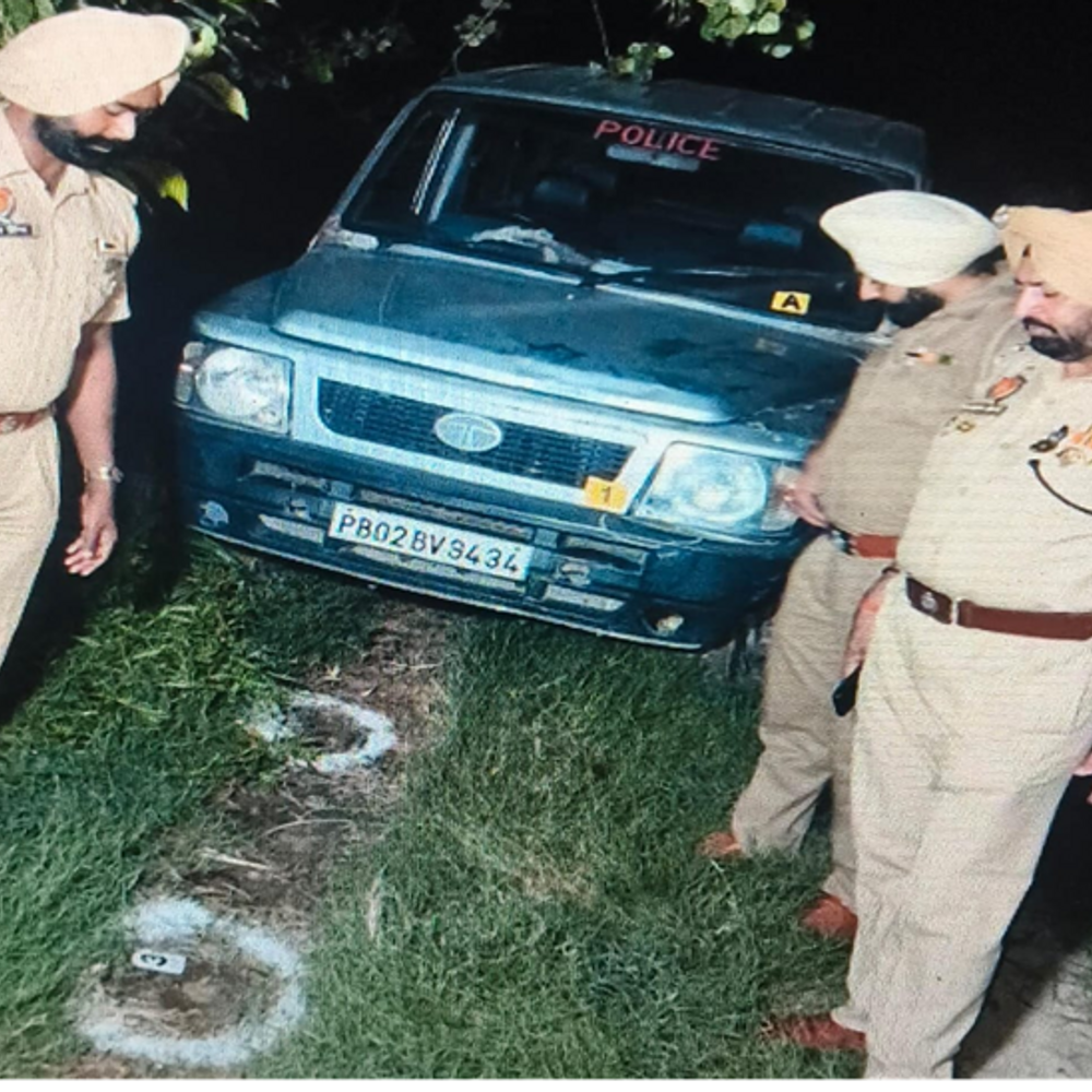 अमृतसर में पेट्रोल बम हमले के आरोपी मुठभेड़ में गिरफ्तार:एक घायल; विदेश बैठे गैंगस्टर से जुड़े तार; रंगदारी न देने पर रची गई साजिश