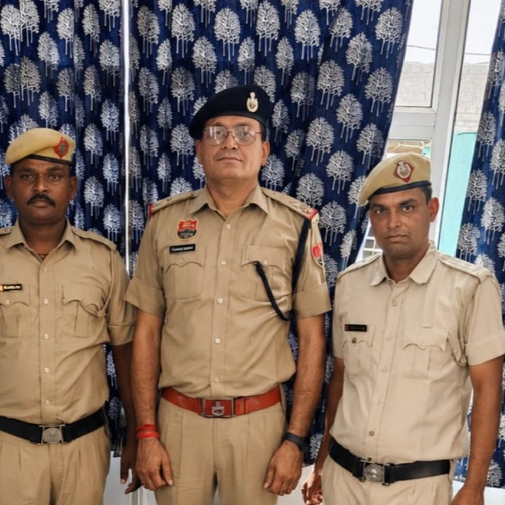 डबवाली में पुलिस टीम पर पथराव, एक हेड कांस्टेबल घायल:हेरोइन तस्कर पकड़ते ही शोर मचाने लगा, परिजनों ने छुड़वाने को किया हमला