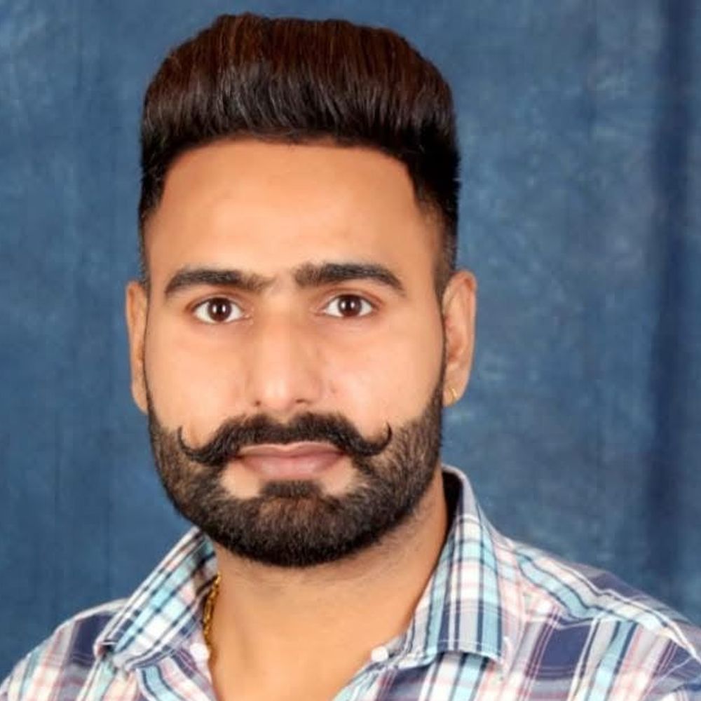 लुधियाना में चलती स्कॉर्पियो में खुद को मारी गोली:बेकाबू होकर पोल से टकराई कार, ड्राइवर सीट पर युवक खून से लथपथ मिला