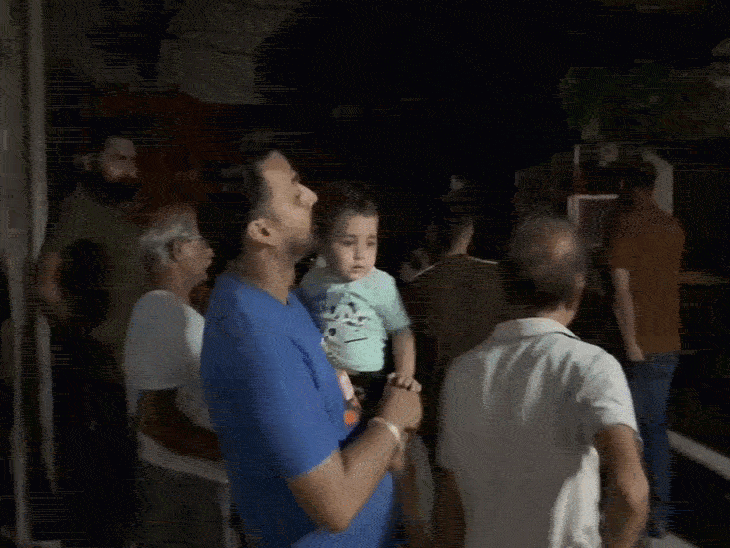 पठानकोट के वार्ड नंबर 6 में 4 दिन से ब्लैक-आउट:बिजली-पानी ठप, भीषण गर्मी में रात भर जागने को मजबूर लोग; पावरकॉम के खिलाफ लोगों ने निकाली भड़ास