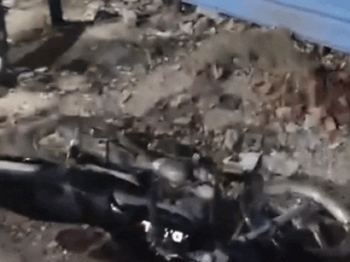 जालंधर के सोढल फाटक पर हादसा:बाइक ने एक्टिवा सवार महिला को मारी टक्कर, बिना नंबर की मोटरसाइकिल छोड़ युवक मौके से फरार