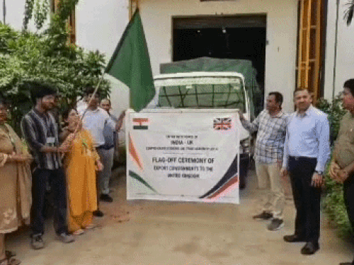 रोहतक से भारत–ब्रिटेन मुक्त व्यापार समझौते का पहला ऑर्डर रवाना:DGFT अधिकारियों ने दिखाई हरी झंडी; उद्योगों को निर्यात बढ़ाने का मिलेगा अवसर