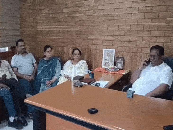 सुजानपुर-4 पार्षदों के दम पर 'आप' ने बनाया प्रधान:कौंसिल प्रधान चुनाव पर कांग्रेस ने उठाए सवाल; पार्षद बोले- कोर्ट में ले जाएंगे मामला