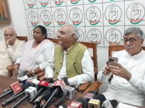 भाजपा में कौन बाबू, मैने कोनी बेरा:रोहतक में पूर्व सीएम का बीजपी पर निशाना, बोले: प्रजातंत्र की उड़ा रहे धज्जियां, धर्मेंद्र प्रधान दें इस्तीफा