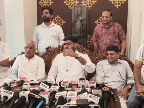 भिवानी में JJP युवा प्रदेशाध्यक्ष बोले- पूरा विपक्ष हो एकजुट:संसद घेराव का समर्थन, चौटाला की चुटकी- हाइड्रोजन ट्रेन का सफर करना चाहते थे