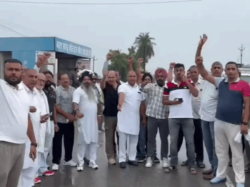 यमुनानगर से महापंचायत के लिए किसानों का जत्था रवाना:दिल्ली में भारत-अमेरिका ट्रेड डील का विरोध; बोले- बैरिकेडिंग तोड़कर पहुंचेंगे